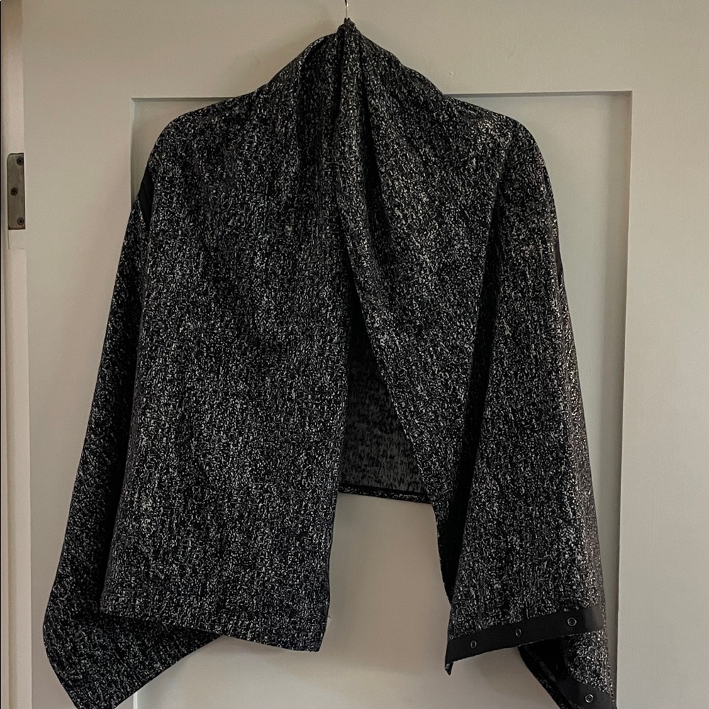 Lululemon Athletica Black and Gray Vinyasa Yoga Wrap